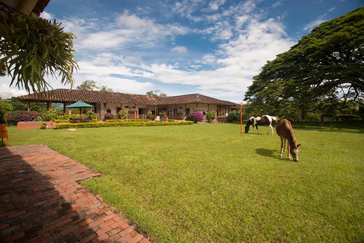 Вилла Hacienda El Saman Кимбайя Экстерьер фото